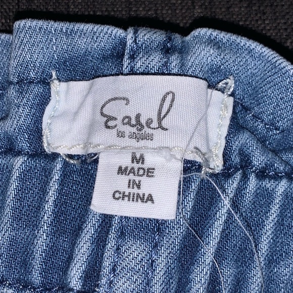 High waisted Easel brand shorts. Size medium - Picture 3 of 3